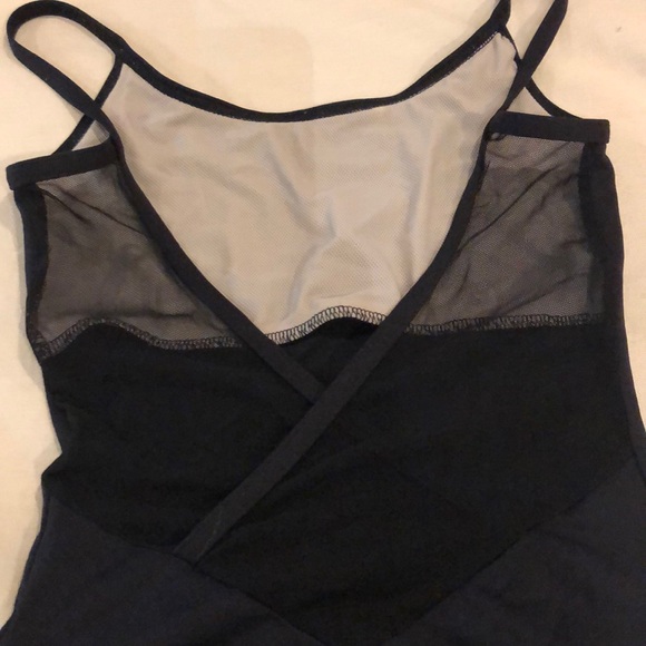 Black leotard with mesh V cut back - Picture 3 of 3